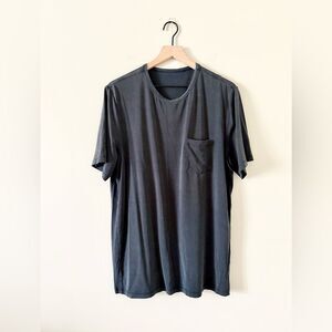 Vuori Short Sleeve Top in Dar Gray with Thin Stripe - Size L